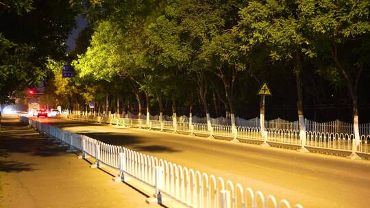 夜晚的马路街道车流