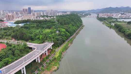 航拍福建龙岩汀江环绕的上杭县县城风光