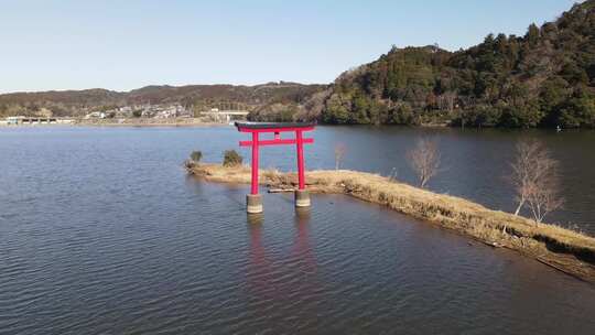 湖边神道鸟居门的360度拍摄