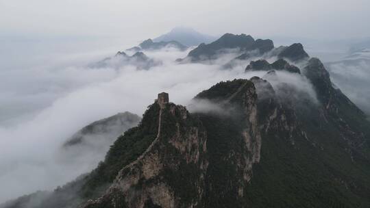 航拍雨后的北京密云司马台长城云海