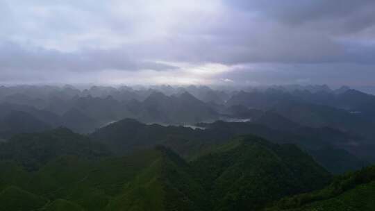 航拍阴天山峰喀斯特地貌