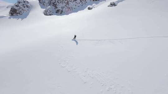 4kfpv雪山滑雪下山漂移视频素材模板下载