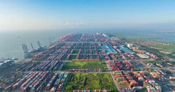 4k广州南沙港货运码头集装箱蓝天航拍延时