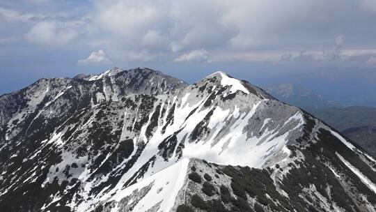 雪山航拍雄伟大山高山大气山峰