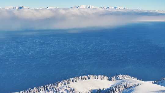 新疆伊犁赛里木湖冬季长焦航拍