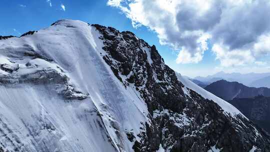 新疆天山雪山