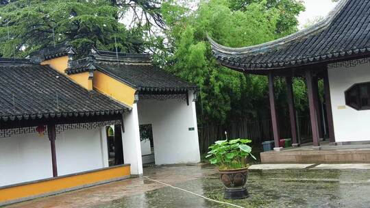 古建筑寺庙下雨素材实拍
