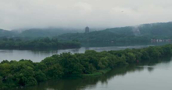 杭州西湖烟雨苏堤三潭印月雷峰塔