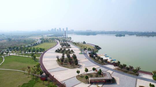 航拍金华著名景点湖海塘风景区草坪骑行道路