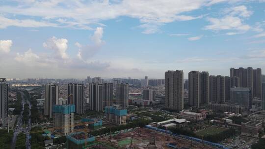 大雨过后的城市