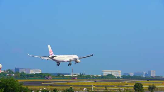 中华航空 飞机降落 航班飞机视频素材模板下载