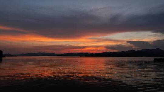 浙江千岛湖的夕阳