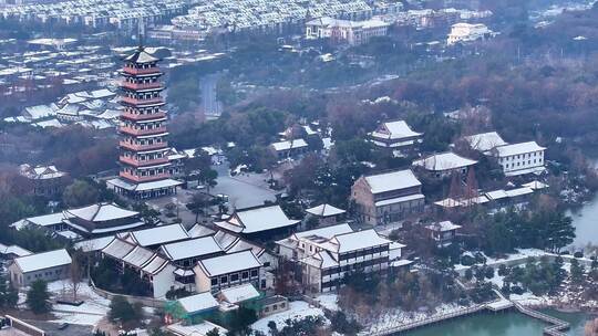 航拍瘦西湖风景区大明寺栖灵塔观音山雪景