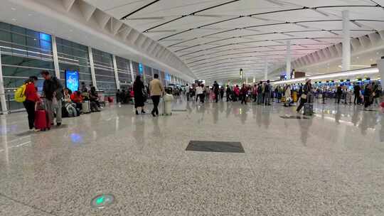 四川成都天府国际机场航站楼出发大厅旅客