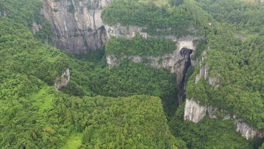 重庆武隆天坑天生三桥喀斯特地貌航拍