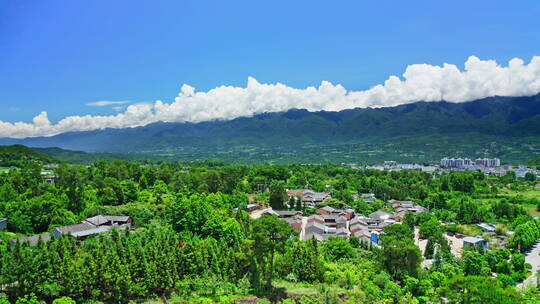 云南腾冲 高黎贡山下的村寨