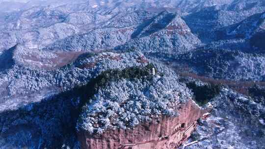 雪景天水麦积山石窟