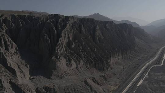 新疆-独山子大峡谷-山脉+公路2视频素材模板下载