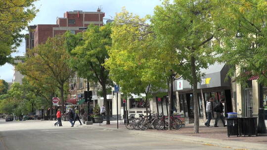 城市街道骑自行车路人视频素材模板下载