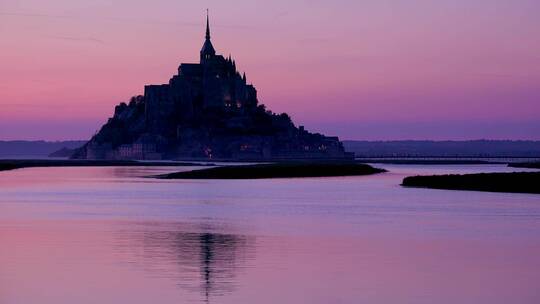 法国黄昏时的圣米歇尔山修道院视频素材模板下载