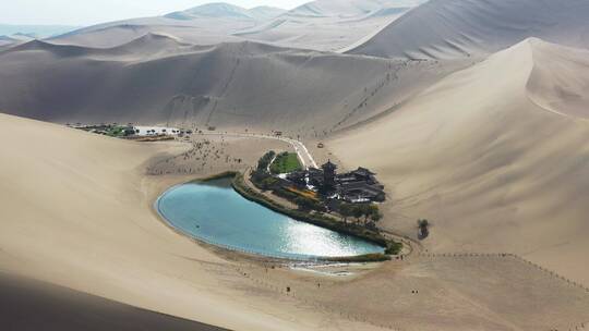 鸣沙山月牙泉风景名胜航拍视频