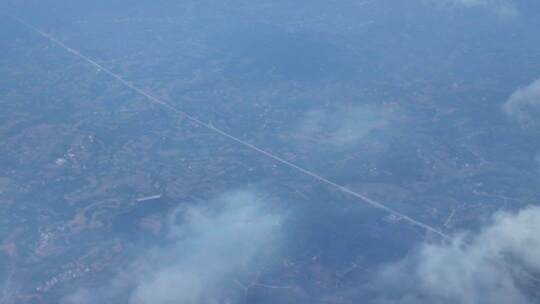 高空航拍云层与大地