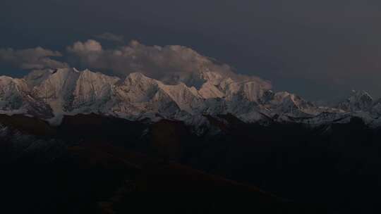 四川甘孜州木雅神山贡嘎神山雪山高空航拍