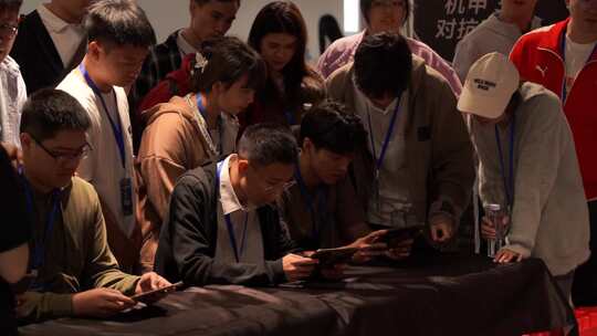 大疆 大学生 参观 体验 无人机视频素材模板下载