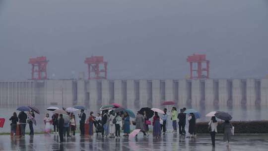 湖北宜昌三峡大坝围观地拍