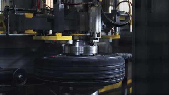 自动化轮胎制造生产工厂 【4K】视频素材模板下载