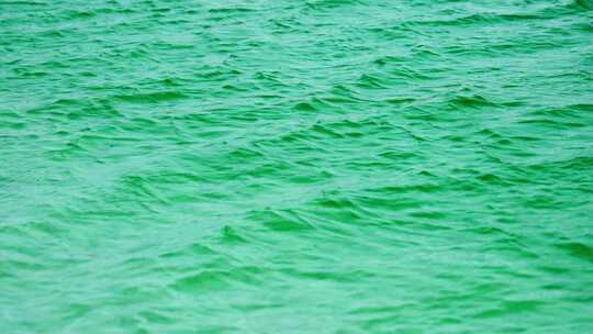 波光粼粼的盐湖