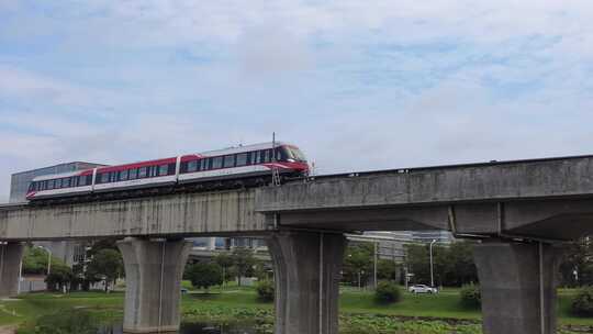 长沙高铁西至黄花机场磁浮列车外部拍摄