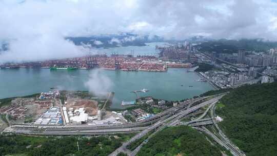 航拍深圳盐田港云雾缭绕的自然风景