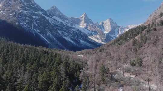 航拍冬天的四川毕棚沟风景