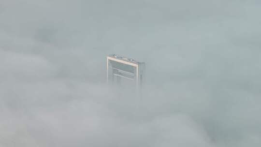 航拍俯瞰平流雾中的威海幸福门地标