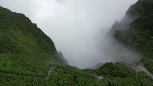 航拍大自然清晨高山云雾