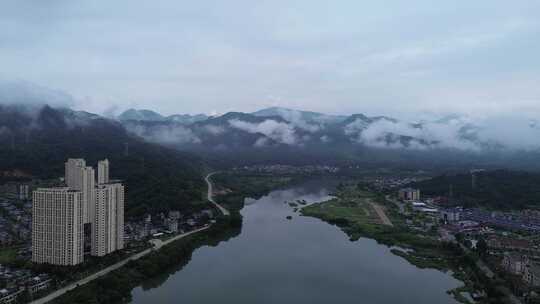 福建连江县潘渡镇、河流、建筑群与周边大山