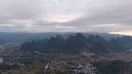 桂林阳朔兴坪山川清晨日出迷雾航拍