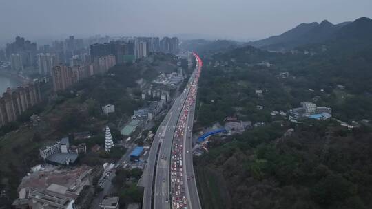 重庆东水门大桥清晨航拍