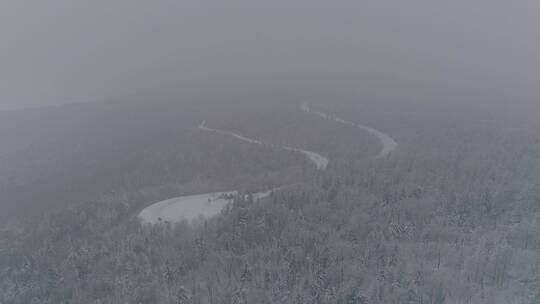 冬季长白山原始森林雪景朝阳日出温泉水雾