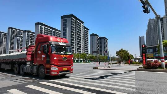 街景-路口卡车