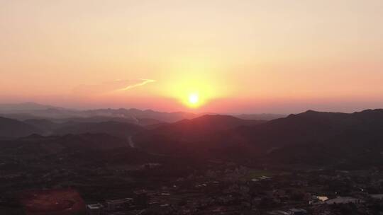 航拍山川日落晚霞夕阳西下