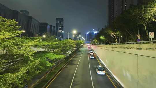 夜晚城市交通车流深圳的士排队进深圳北站