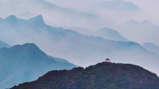 唯美大气山峦叠嶂