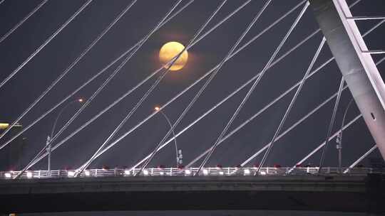 圆月月亮在桥上升起团圆中秋十五4K50帧