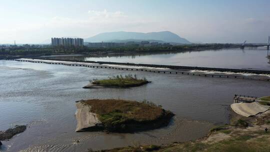 陕西汉中汉江湿地公园汉江彩虹九曲桥前进