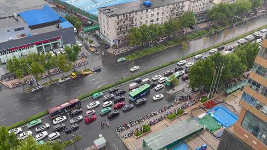 暴雨后堵车3