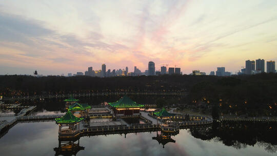 航拍武汉5A级旅游景区东湖碧潭观鱼夜景视频素材模板下载