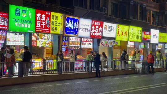 街景灯红各色广告牌门头招牌小吃街视频素材模板下载