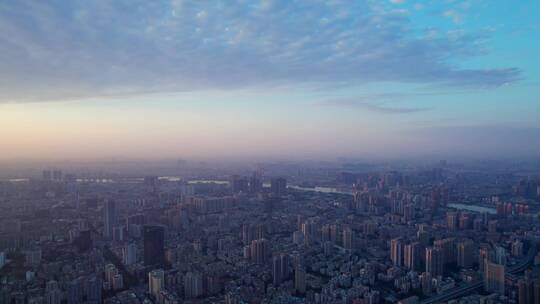 广州珠江岸城市建筑群与日出云彩航拍风光